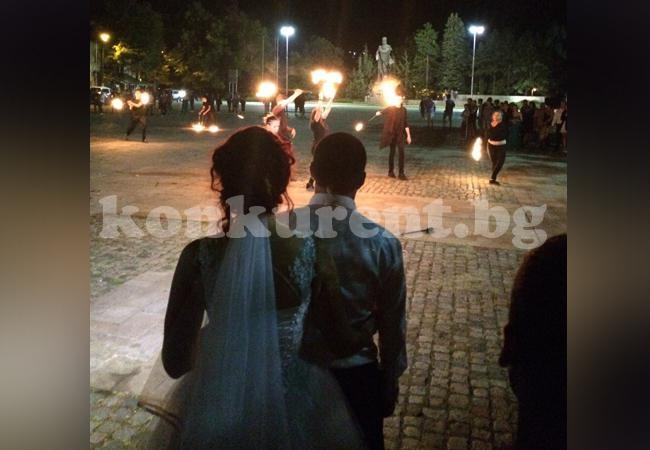 Огнено шоу на сватба във Враца
