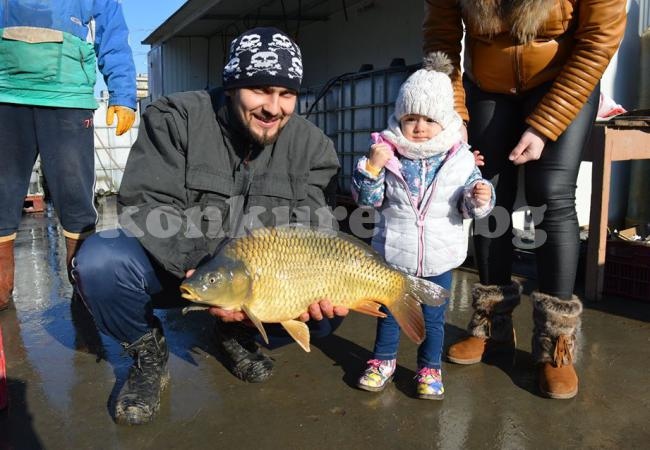 За първи път! Във Враца раздават рибен курбан на Никулден