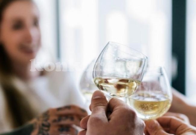 Експерти: Бялото вино има плашеща връзка с рака на кожата!