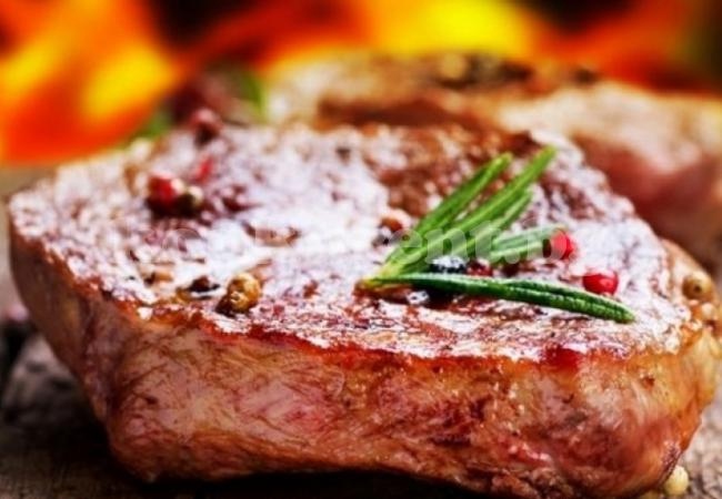 Учени: Ето кога да хапвате червено месо, за да нямате проблеми