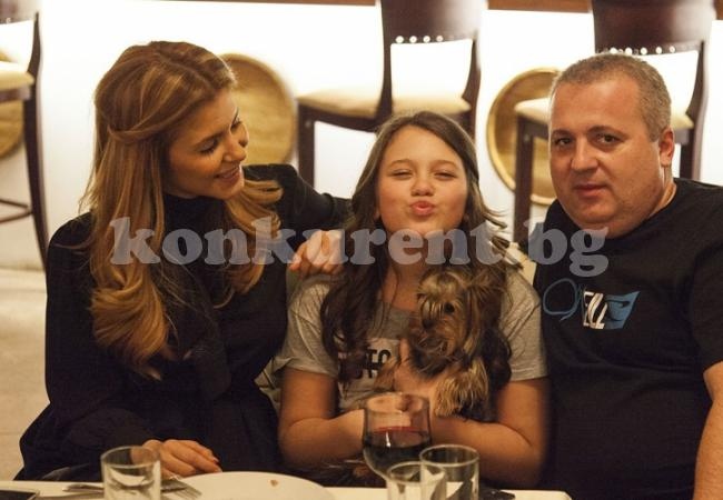Анелия и Коко Динев изненадаха невероятно дъщеря си за ЧРД