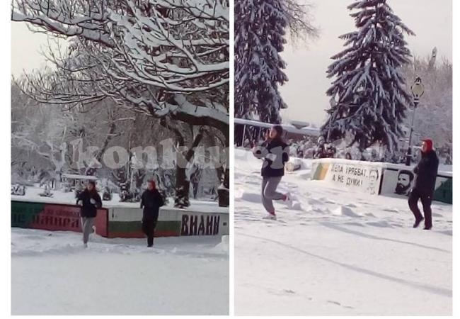 Видински боксьори си спретнаха тренировка в снега при -14 градуса