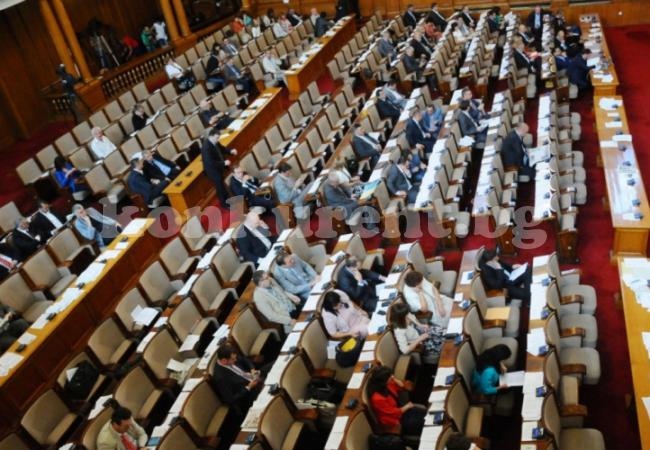 Депутатите отсвириха референдума
