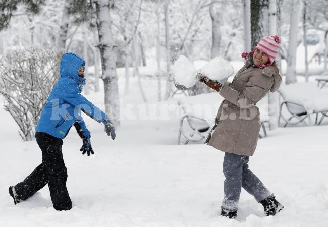 Бой със снежни топки в Оряхово