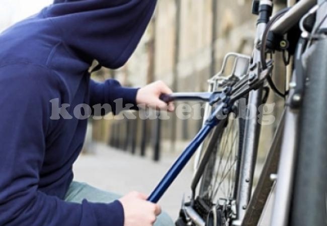 Разкриха непълнолетни крадци на 8 велосипеда и мотопед