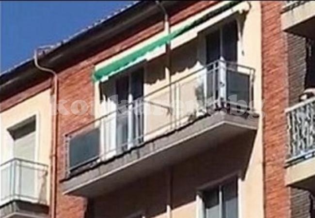 Страстна двойка прави секс на балкон посред бял ден, пуснаха ги даже по телевизията (СНИМКИ/ВИДЕО 18+) 