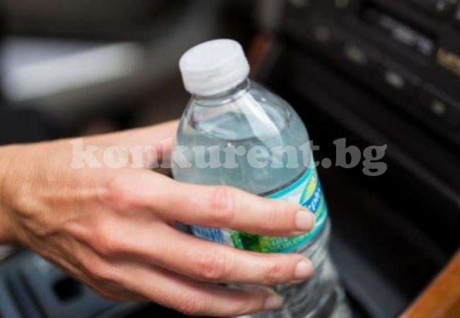 За нищо на света не пийте вода от бутилка, престояла в колата 