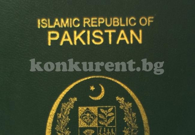 Пакистан издаде първия паспорт от „третия пол“ на транссексуален гражданин 