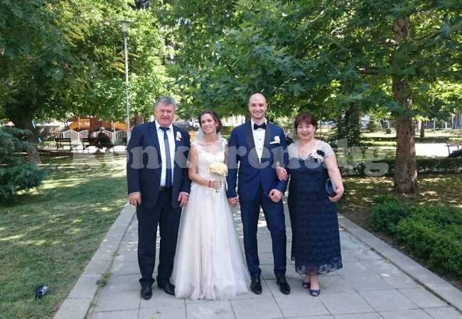 Карамелски омъжиха  щерка си в Дупница СНИМКИ
