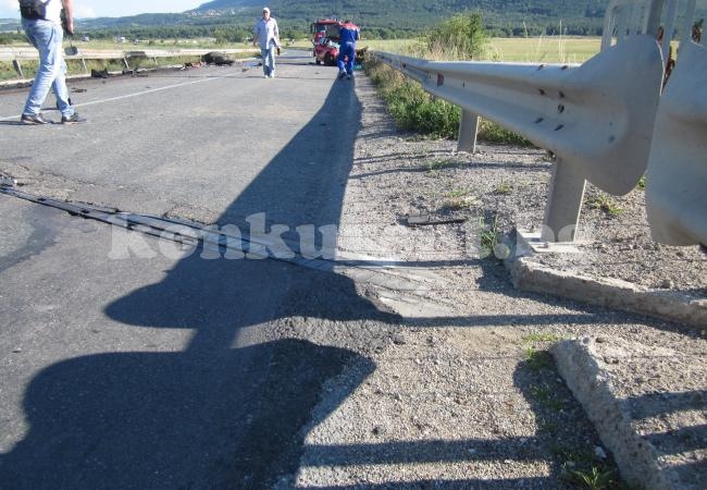 Спукана предна гума предизвикала челния сблъсък с 4-има ранени край Враца СНИМКИ