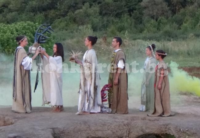 ВИДЕО и СНИМКИ Откриване на Фестивала за древни култури „Слънцето на Тодорка“