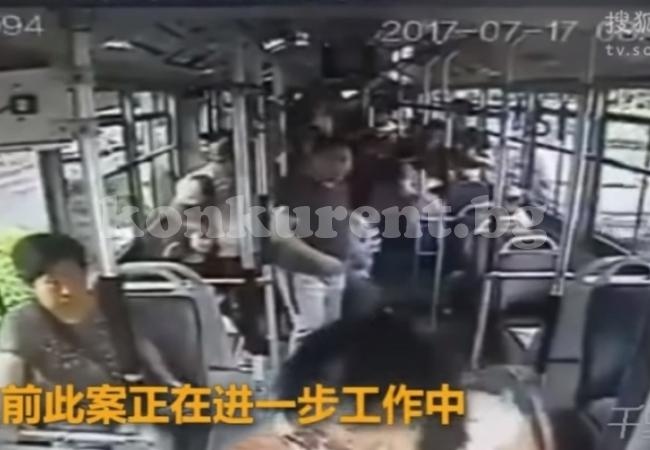 Изратеняк обарва момиче в автобус, то оказа съпротива и той го закла (ВИДЕО 18+) 