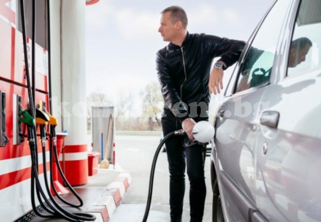 Рай за шофьорите! В тази европейската страна бензинът струва 1 лев за литър  