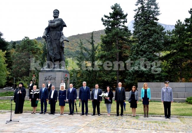 С тържествена церемония и водосвет във Враца бе отбелязан Денят на независимостта