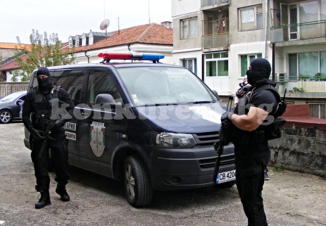 Антимафиоти блокираха Враца, има арестувани  СНИМКИ