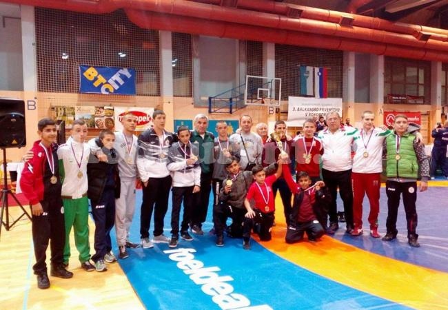 Петима борци от Оряхово впечатлиха с 5 медала за отборна титла на балканско