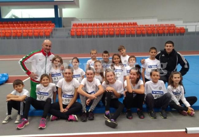 3 медала за атлетите на Ивайло Младенов от „GO! KIDS!“