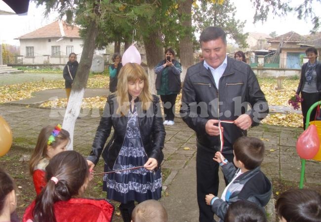Oткриха нова детска площадка в ДГ „Славейче“ - Криводол 