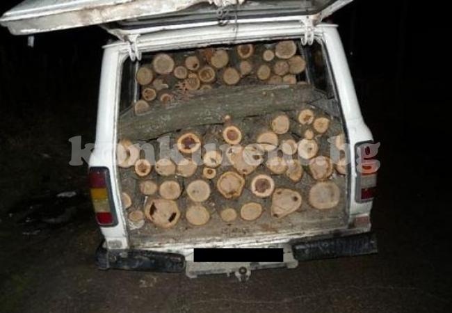 Неправоспособен превозвал бракониерски дърва за огрев