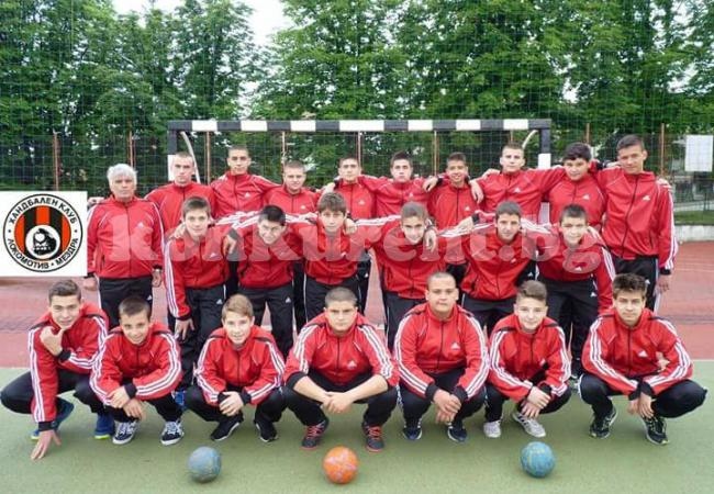 Юношите на ХК Локомотив узакониха лидерството си с дубъл
