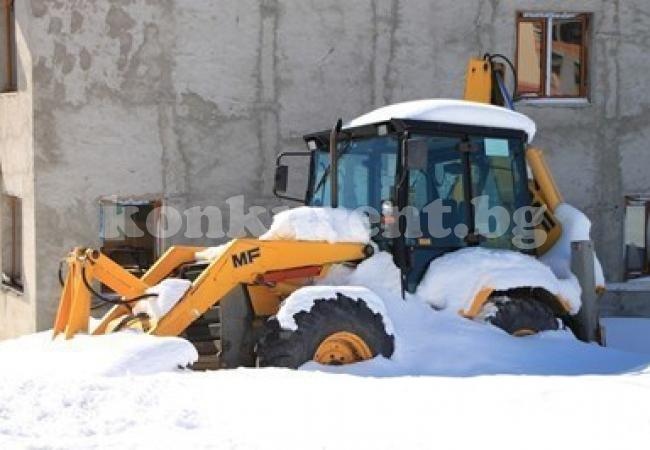 Над 700 снегорина обработват пътищата в страната, всички проходи са . . . 