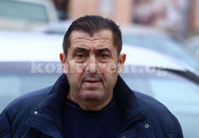(СНИМКИ) Митьо Пищова се разпищоли до полицията в Пловдив и стана за резил!