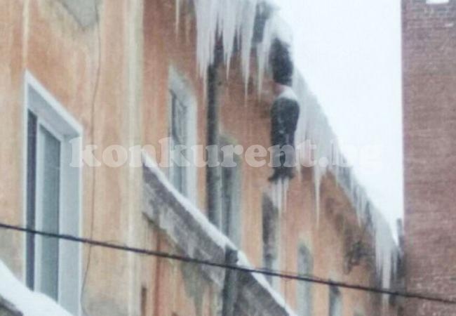 Професионален катерач бе намерен замръзнал до смърт на ръба на сграда (СНИМКИ 18+) 