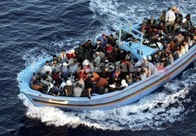 Кораб с 90 мигранти потъна край Либия