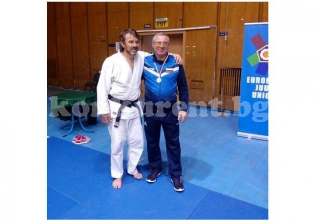 51-годишен джудист дари медала си на треньор от Видин