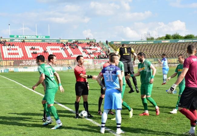 Футболистите на Ботев - шокирани след загубата от Созопол