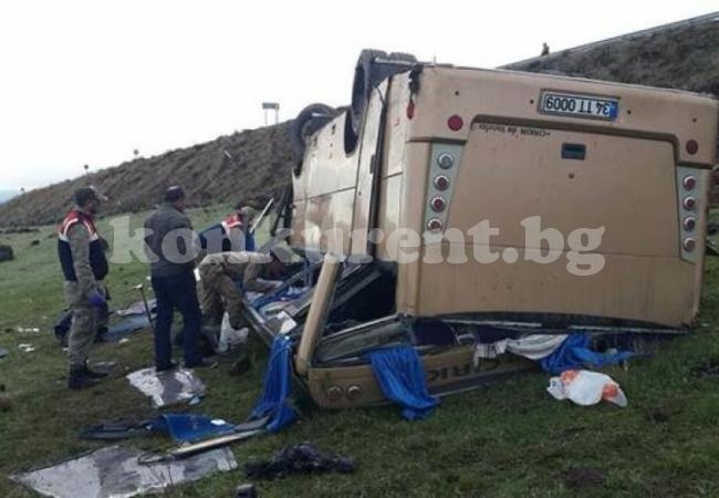 Голяма трагедия с автобус! Четирима загинаха, а други 22 са ранени (СНИМКИ 18+)  
