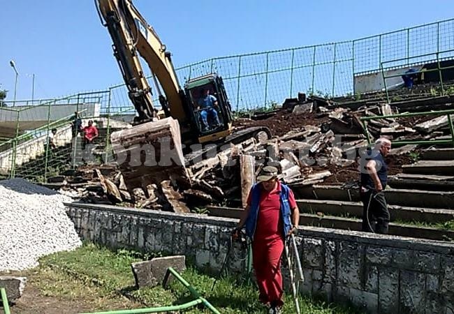 Форсират ремонта на стадиона във Враца