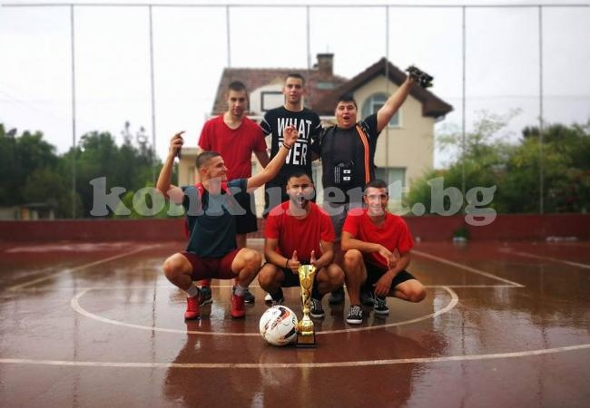 Легендите от Крушовица отмъкнаха трофея от турнира в Галиче, 169 гола в 15 мача! /СНИМКИ/