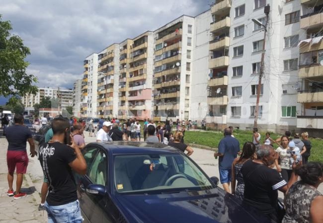 От МВР съобщиха подробности за среднощния екшън в ромския квартал на Ботевград