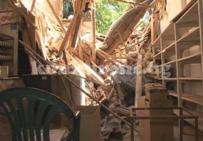 Къща рухна върху магазин във врачанско село