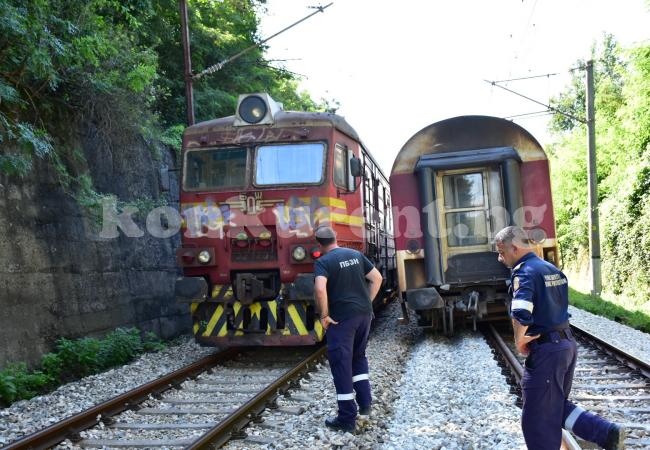 Пътнически влак с 20 пътници дерайлира между Мездра и Враца СНИМКИ