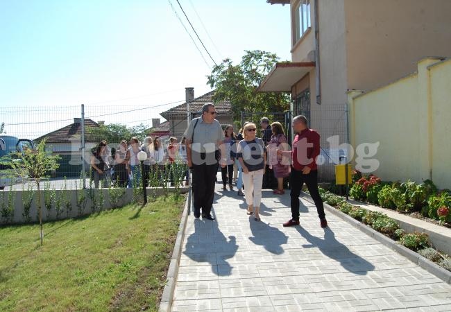 Швейцарски студенти влязоха в ромски квартал