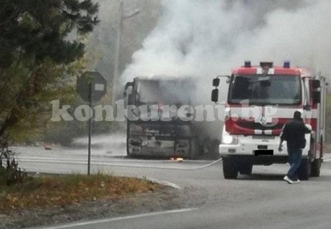 Автобус се блъсна в цистерна и се запали, поне 21 загинаха, 20 са ранени
