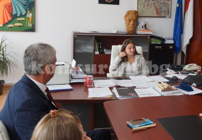 Силвия Йолова стана кмет на Мездра за 1 ден СНИМКИ