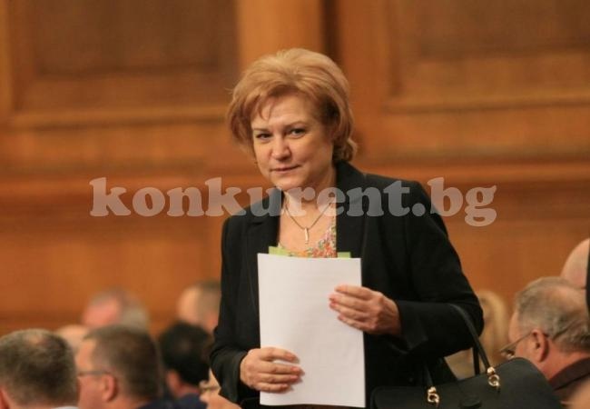 Менда Стоянова: 20-30 % ще бъде ръстът на данъка за старите коли