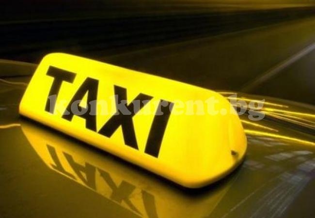Таксиджия опипа по гърдите спяща клиентка и я изхвърли на пътя (СНИМКА)