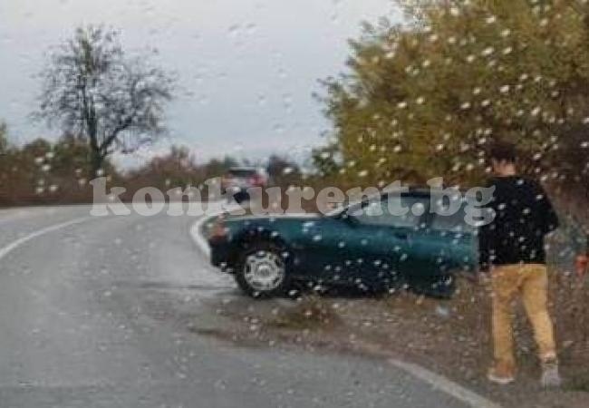 Шофьор се завъртя на пътя между Враца и Криводол СНИМКИ