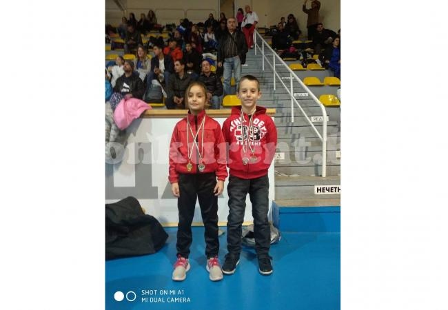 Дуо каратеки печели 4 медала на турнира „Ронин”