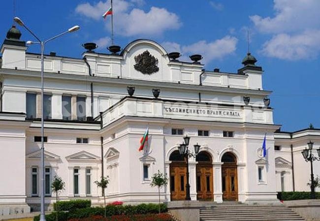 Депутатите решиха: БНР ще поддържа 3 музикални състава и 3 хора
