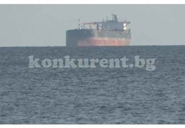 Опасност от екокатастрофа върна либийския танкер в Бургас (Обзор)