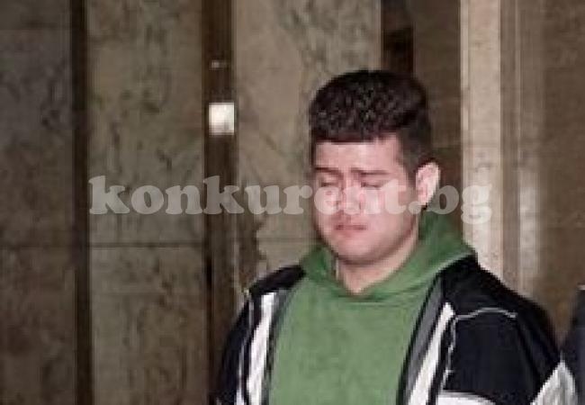 Оставиха в ареста Васил, обвинен, че е удушил красивата Калина. Той се разплака (снимки)