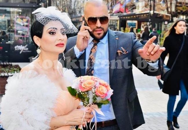 Софка се омъжи в оранжева рокля! Преслава хем кума, хем фотографка на гражданския брак (СНИМКИ)