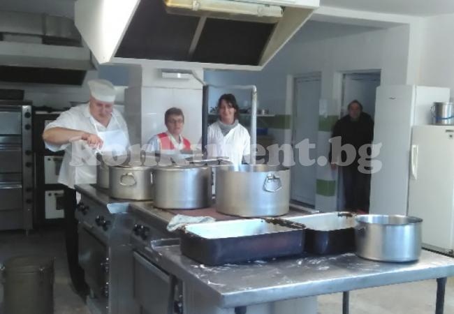 140 души се хранят в трапезария в Белоградчик
