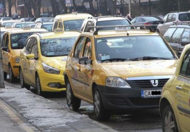 Таксиджии излизат на протест срещу руския “Юбер“