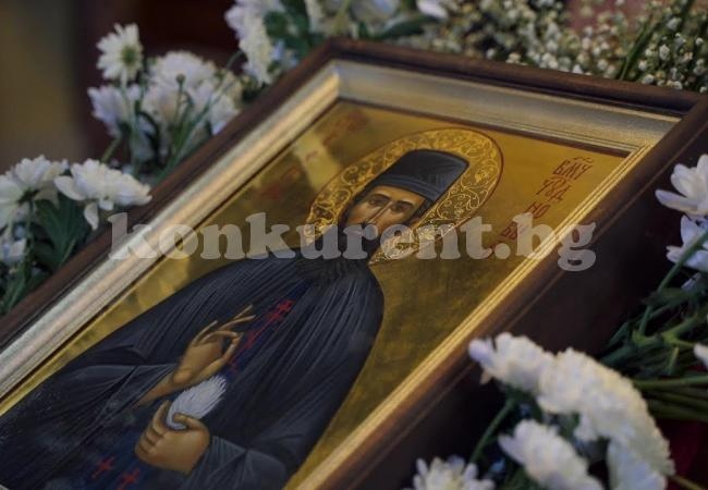 Иконата с чудотворните мощи на Св.Ефрем Нови ще бъдат изложени Козлодуй  